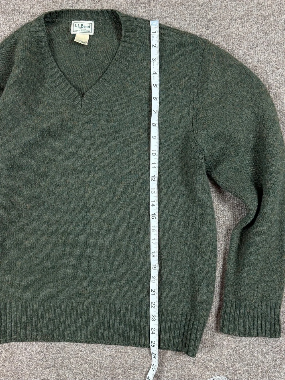 LL Bean Heather Green V-Neck Long Sleeve 100% Wool Sweater Men’s Large Vintage